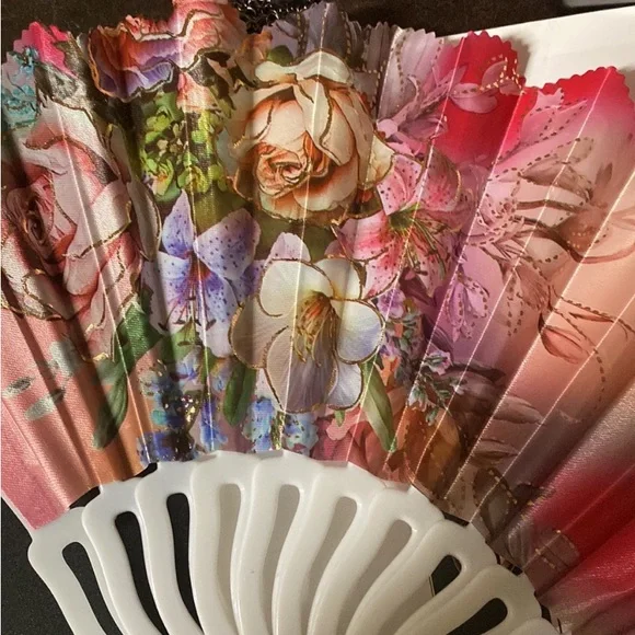 Flower Folding Fan - Picture 2 of 3